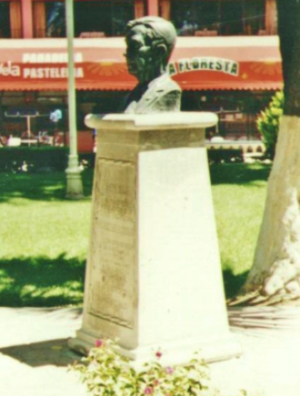 Monumento a Proceso S. Ortega en el parque central de Tulancingo, Hidalgo